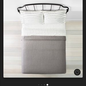 Hearth & Hand with Magnolia Full/queen quilt